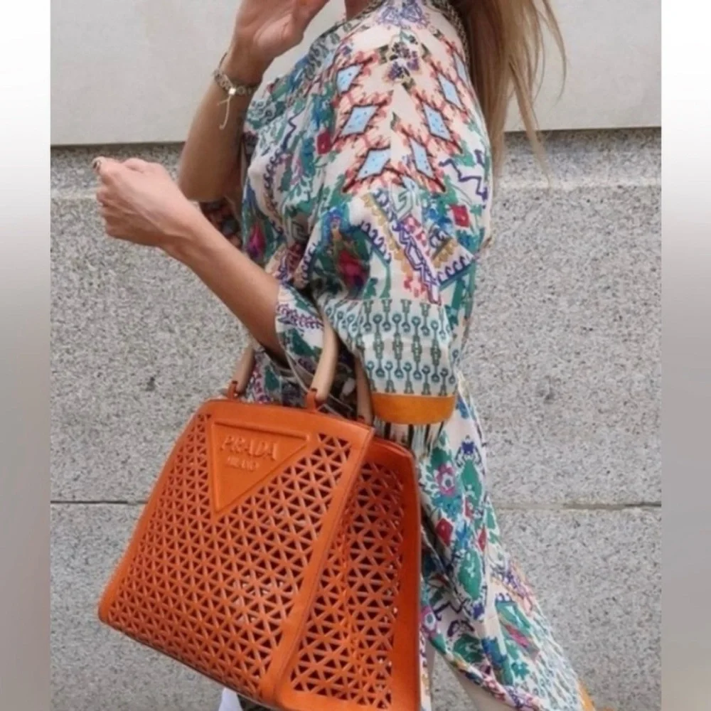 Zara Robe - Picture 9 of 15